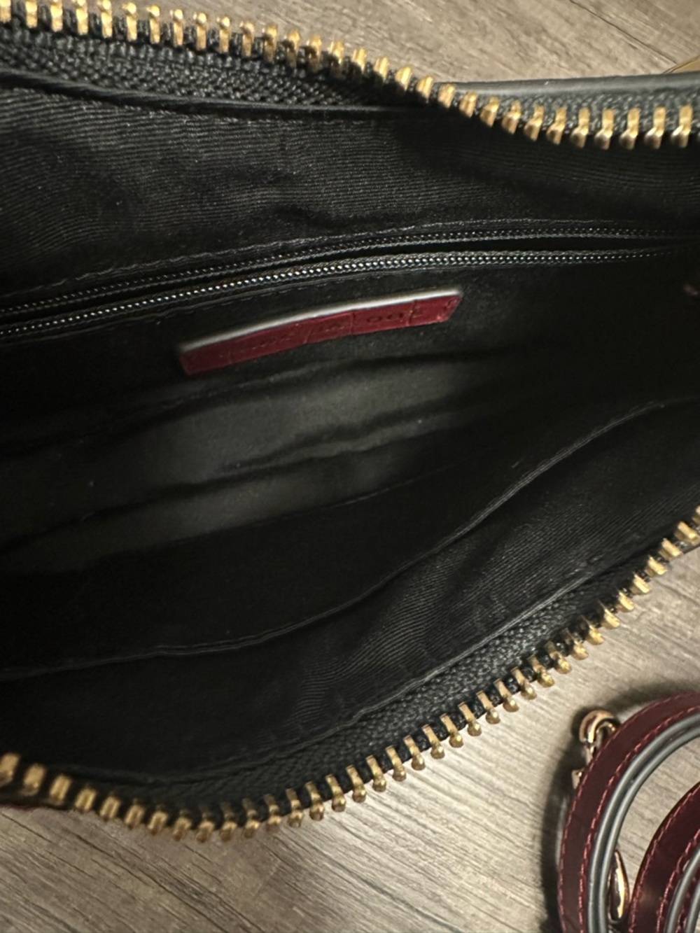 Red Croc-Embossed Chain Handle Shoulder Bag - Picture 3 of 8